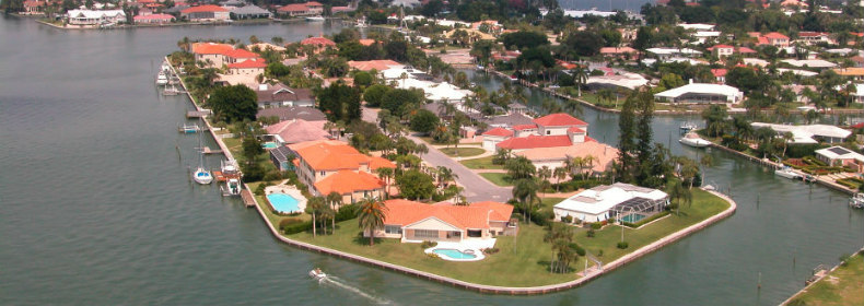 waterfront homes on Bird Key